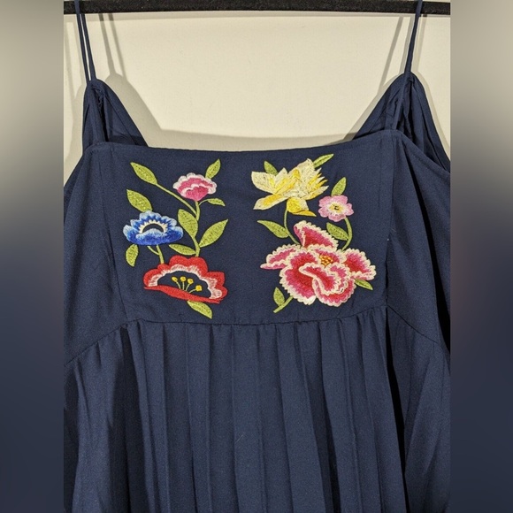 NWOT ASOS Navy Blue Floral Embroidered Pleated Wrap Dress Size 4P - Picture 7 of 13